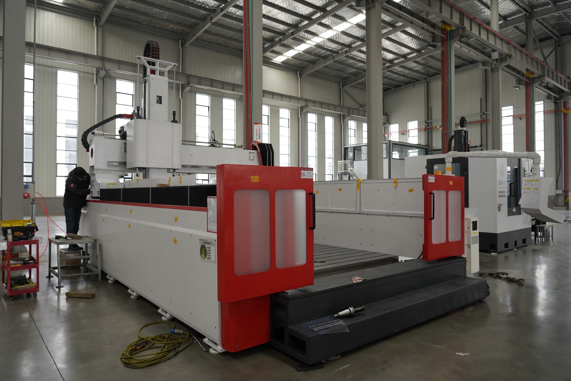 SM4025三軸鋁模加工中心左前視圖.JPG