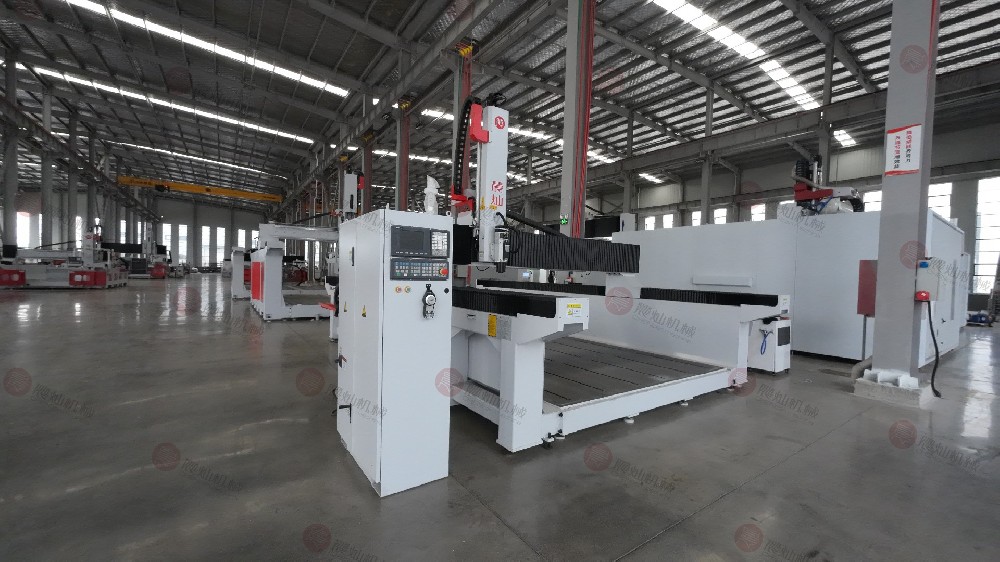BS3050Q-4S四軸泡沫加工中心_左前視圖_側(cè)面中景_白天__實拍__橫屏__TP03921.JPG